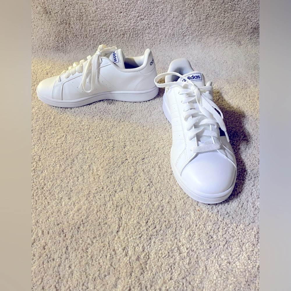 Grand Court Adidas Women’s Size 6.5 BRAND NEW